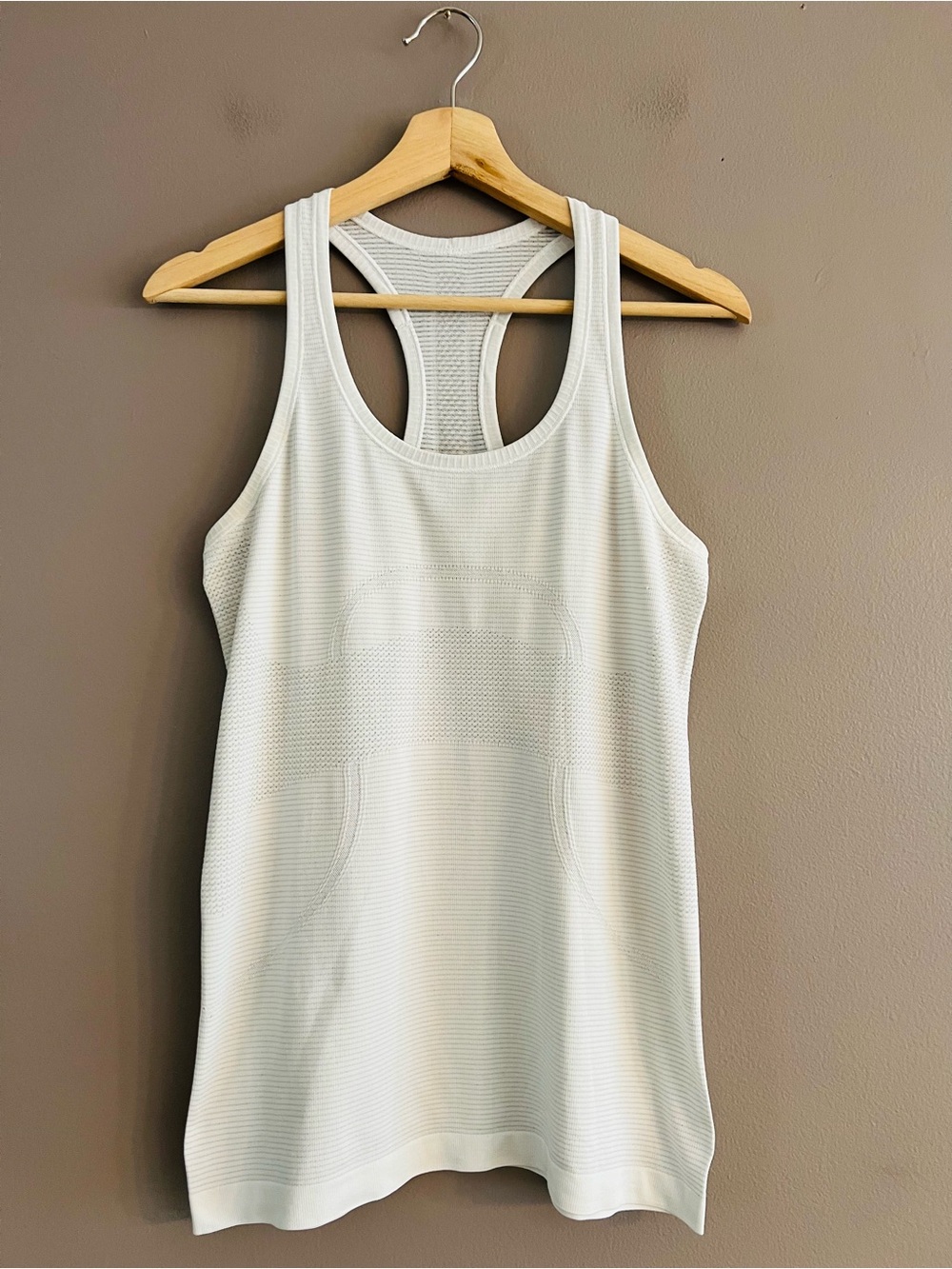 Lululemon Swiftly Tech Racerback Tank Top Women Sz 8 White Athletic Yoga Running